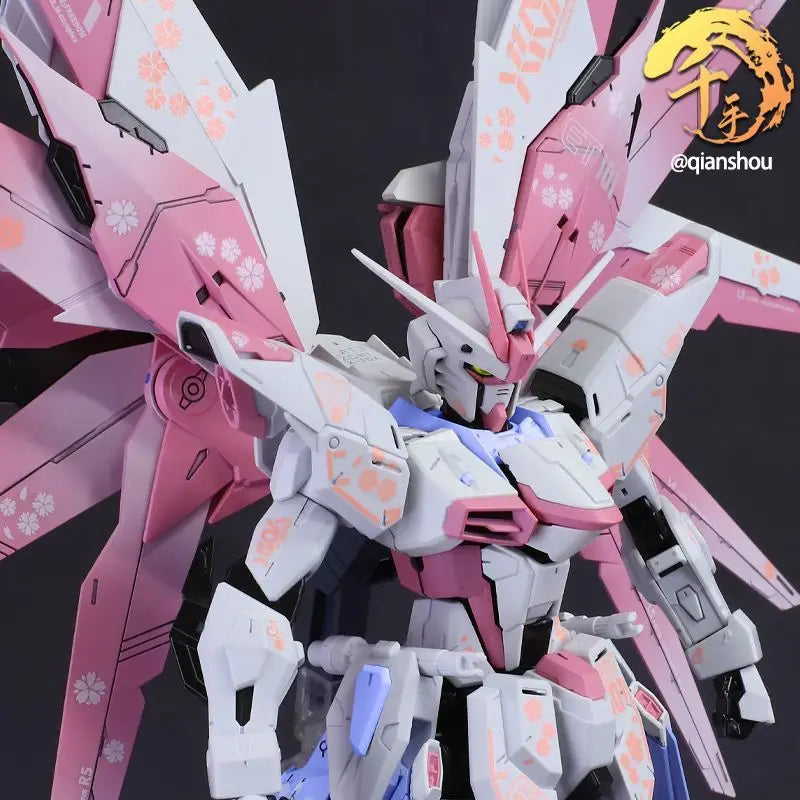 Bandai new MG Spring Macaron Pink Cherry Blossom Freedom 2.0 Up to Black Snow Hime Assembled Thousand Hand Gradient Gift