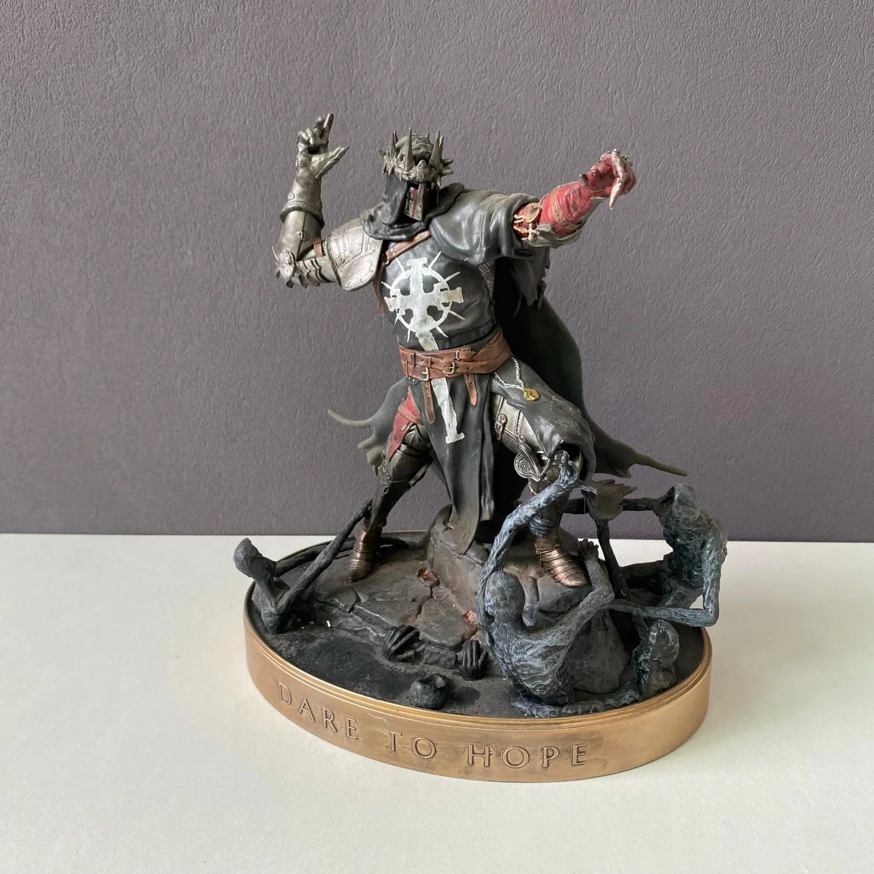 Echte lose Figur ohne Originalverpackung Lords Of The Fallen Collector's Edition Display – Schreibtisch-Szenenmodell Spielzeug