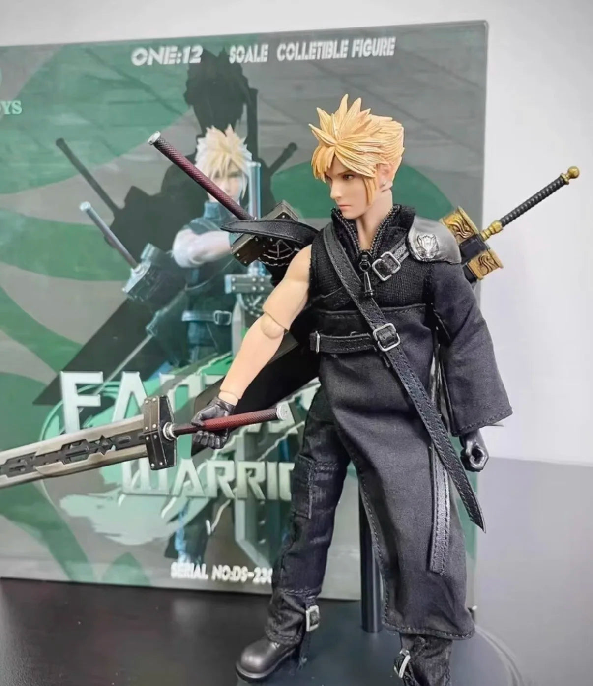 in stock 1/12 Final Fantasy Claude Movable Soldier  Cloud cloth style short golden hair  black combat suit movable joints.