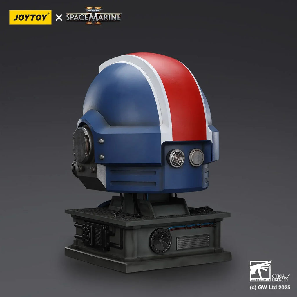 JOYTOY Warhammer 40k 1/1 Action Figures Ultramarines Lieutenant Titus' MKX Helmet & Display Stand Person Display
