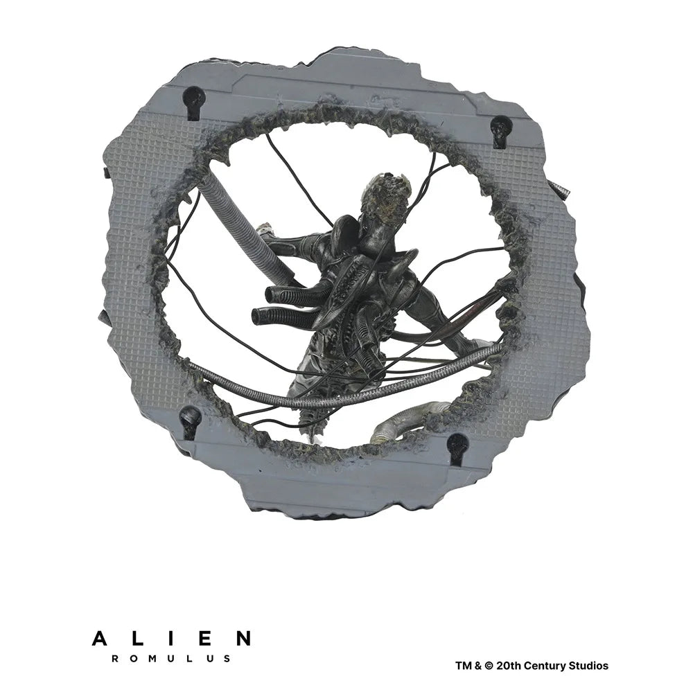 NECA 51743 Toys Alien: Romulus Action Figure Deluxe Suspended Lab Xenomorph XX121 Original Model Collection Doll Decoration Gift