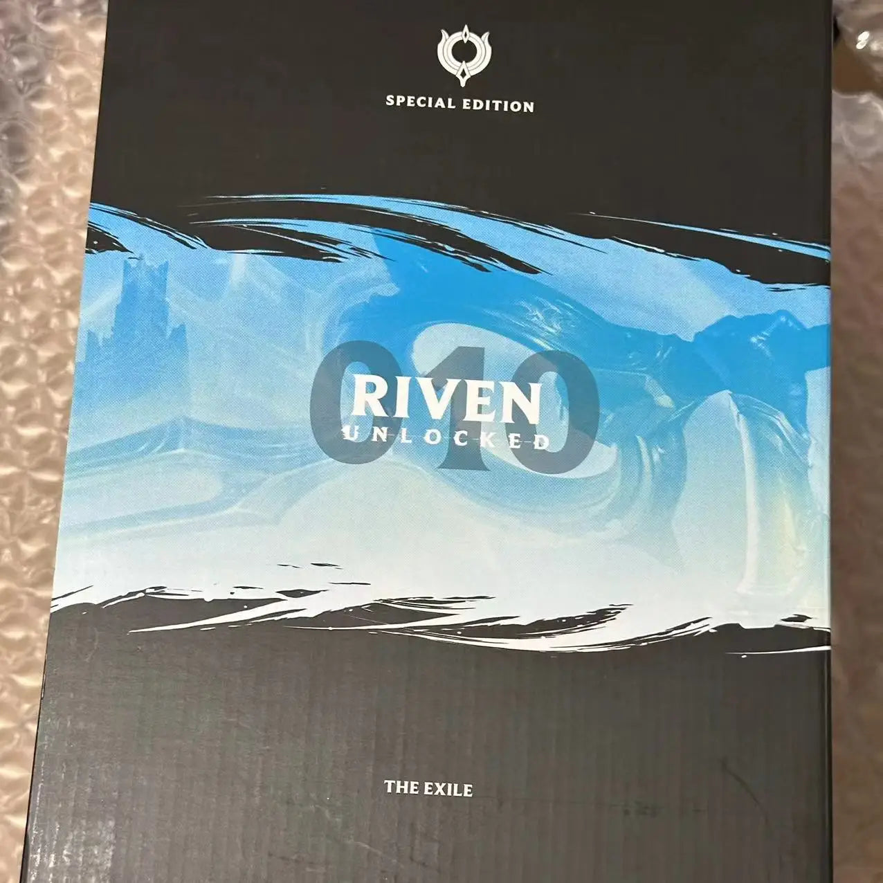 Dawnbringer Riven Unlocked Statue  Genuine Original Packaging Brand New