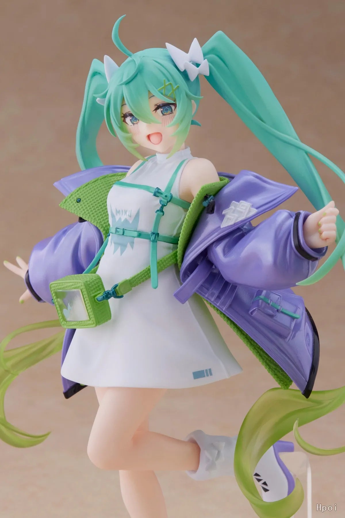 18CM Anime Hatsune Miku Fashion Figure Casual Fashion Series Shoulder Bag Decoration Model Toy Gift Collection Aciton Figure PVC