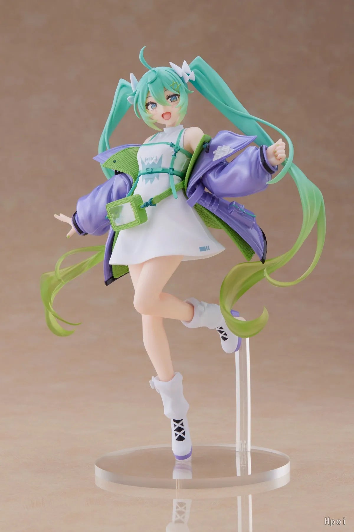 18CM Anime Hatsune Miku Fashion Figure Casual Fashion Series Shoulder Bag Decoration Model Toy Gift Collection Aciton Figure PVC