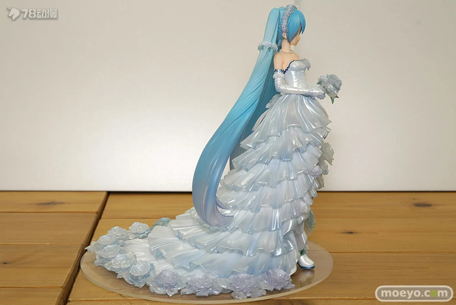 20CM Anime Hatsune Miku Figure 1/7 Wedding Dress Ver Flower Wedding Model Toy Gift Collection Action Figure PVC