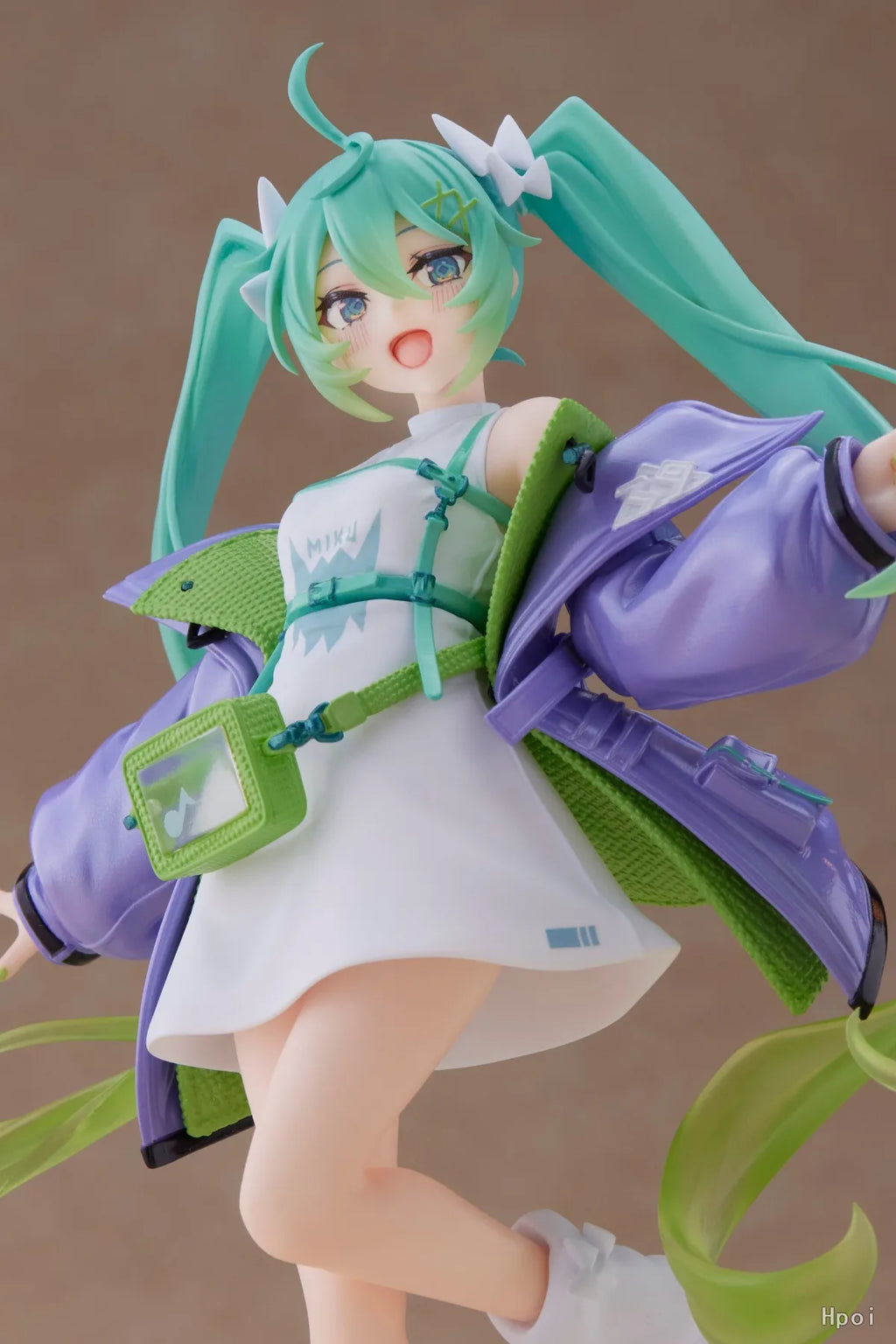 18CM Anime Hatsune Miku Fashion Figure Casual Fashion Series Shoulder Bag Decoration Model Toy Gift Collection Aciton Figure PVC