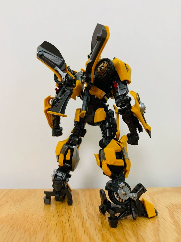 In Stock Trumpeter Smart Kit Transformation TF-5 BEE 08105 Glue-free Movable Assembly Model Car Robot Action Figures Toy Gifts