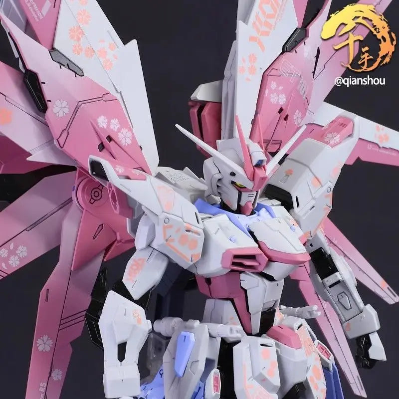 Bandai new MG Spring Macaron Pink Cherry Blossom Freedom 2.0 Up to Black Snow Hime Assembled Thousand Hand Gradient Gift