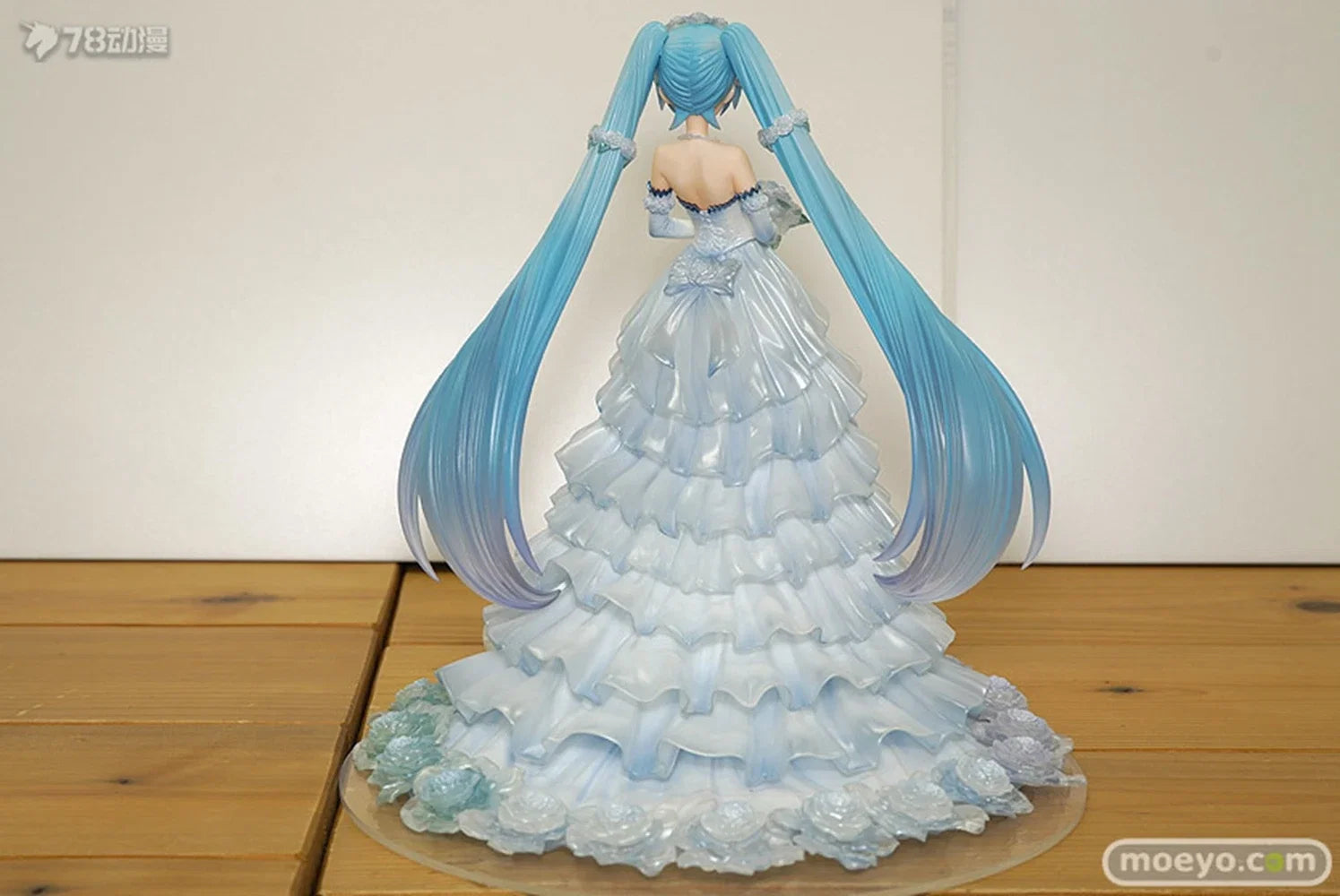 20CM Anime Hatsune Miku Figure 1/7 Wedding Dress Ver Flower Wedding Model Toy Gift Collection Action Figure PVC
