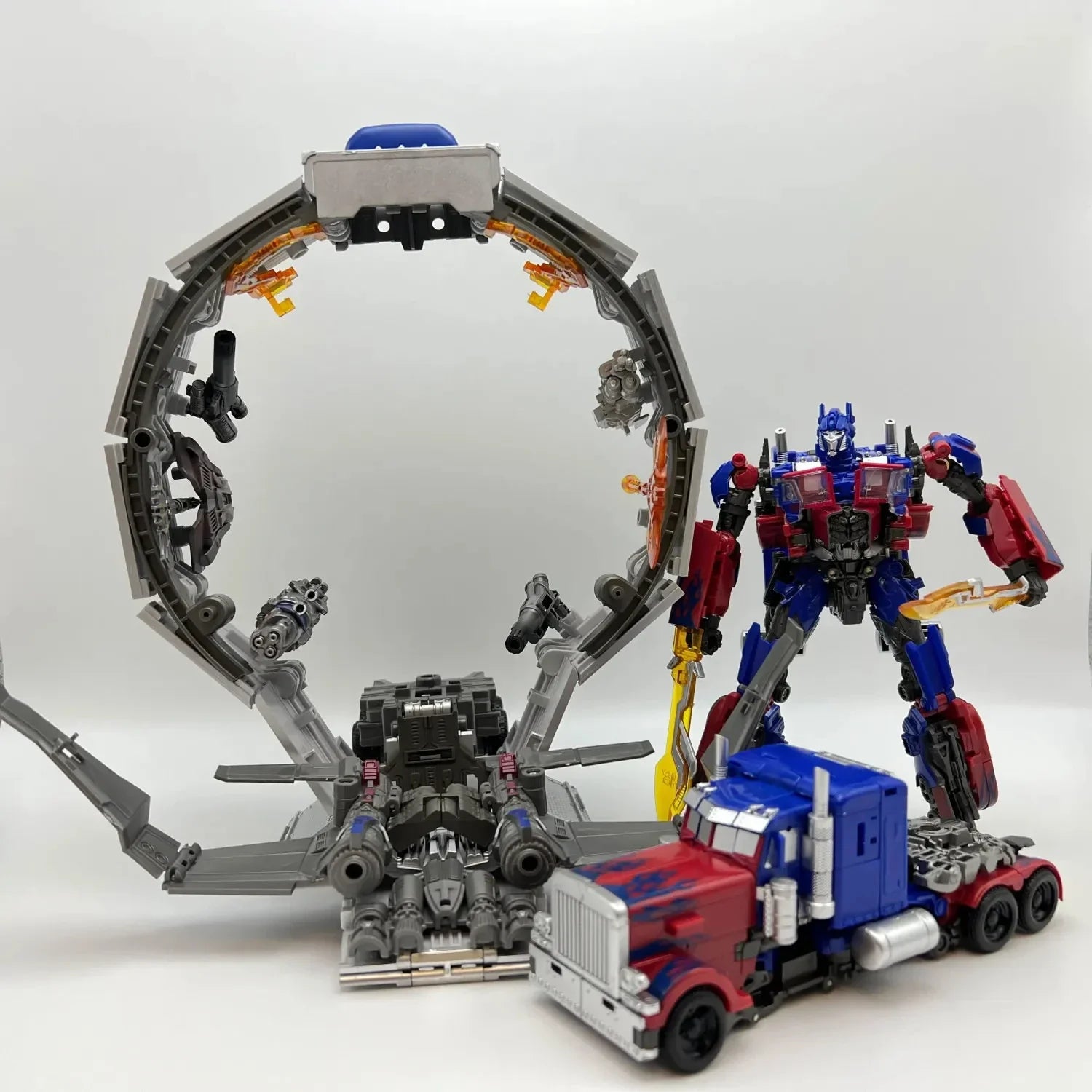 Transformation Toy Baiwei Optimus Commander Robot TW1022 Trailers Model CY01 Tactical Container TW1122 Action Deformation Figure
