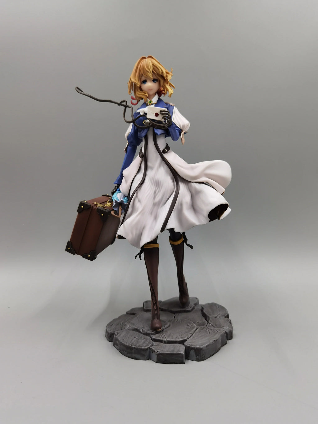 27cm Violet Evergarden Anime Figures Beautiful and Pure Girl Gk Model Desktop Ornament Decorations Best Rare Gifts for Children