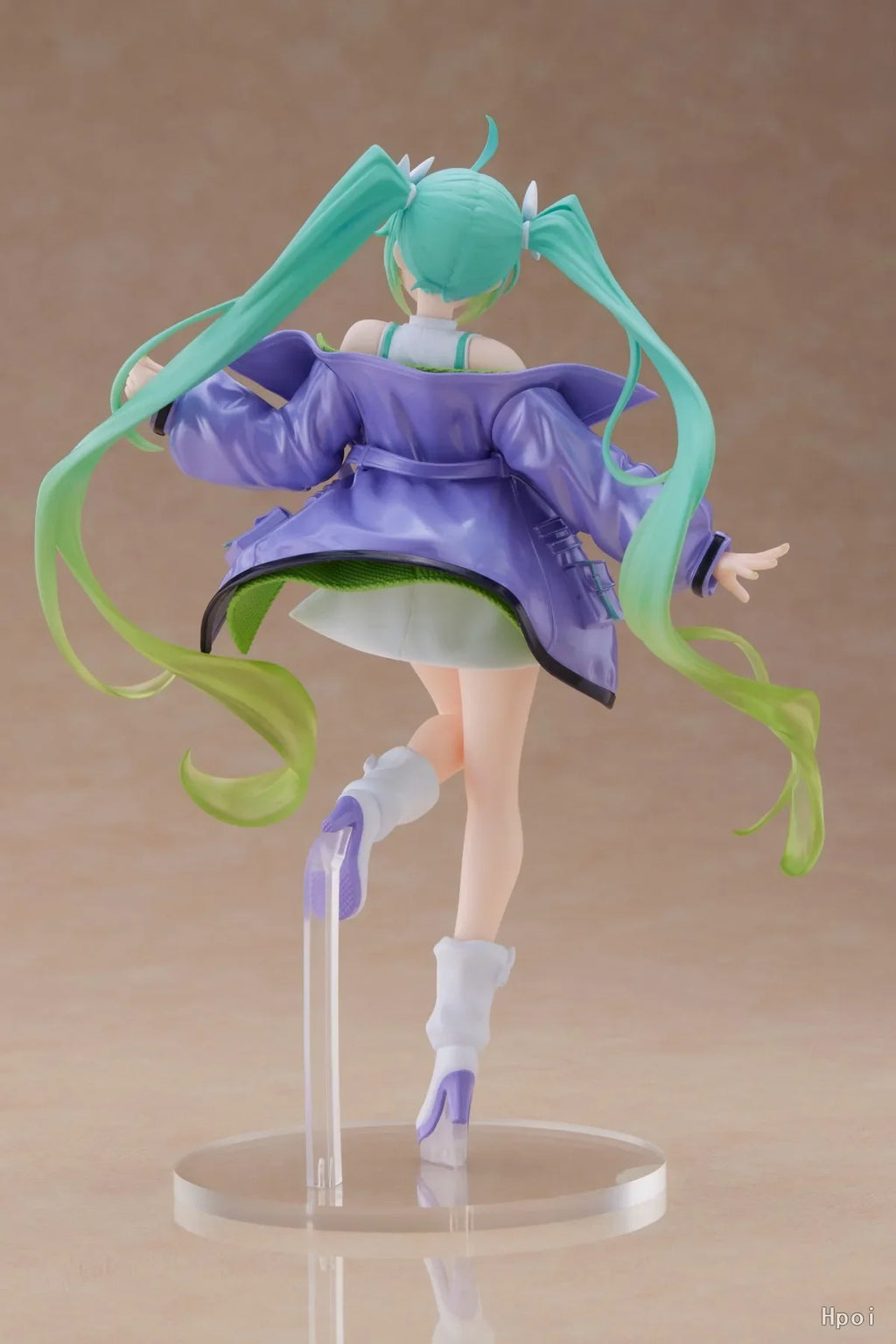 18CM Anime Hatsune Miku Fashion Figure Casual Fashion Series Shoulder Bag Decoration Model Toy Gift Collection Aciton Figure PVC