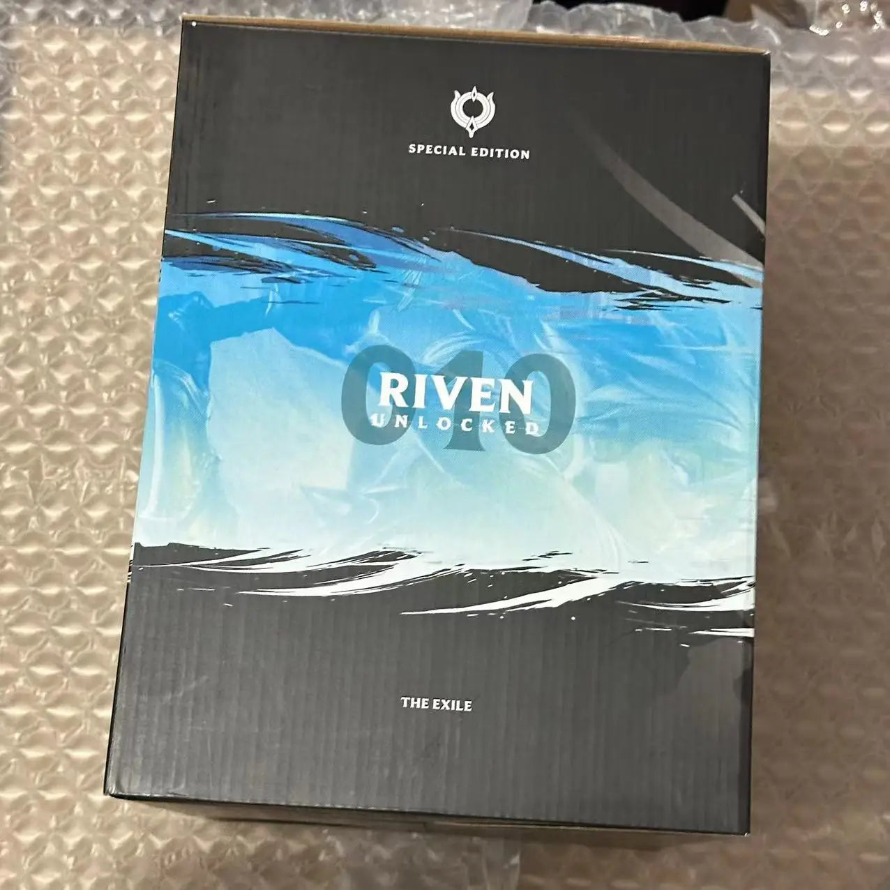 Dawnbringer Riven Unlocked Statue  Genuine Original Packaging Brand New