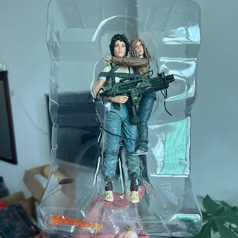 NECA ALIEN 2 LT Ellen Ripley Newt Figure Giger Xenomorph Facehugger Aliens Predator Action Figure Model Toys Cool Doll Present