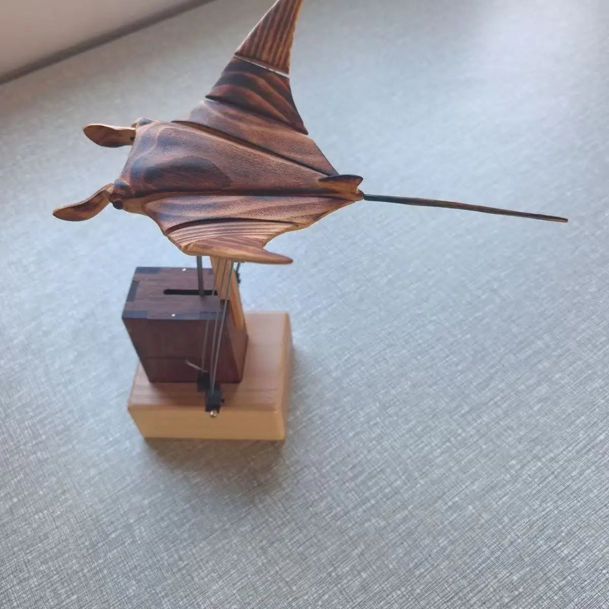 Artisan Wooden Manta Ray Automaton Handcrafted Mechanical Ocean Animal Ornaments Hand-Cranked Kinetic DIY Puzzle Decoration