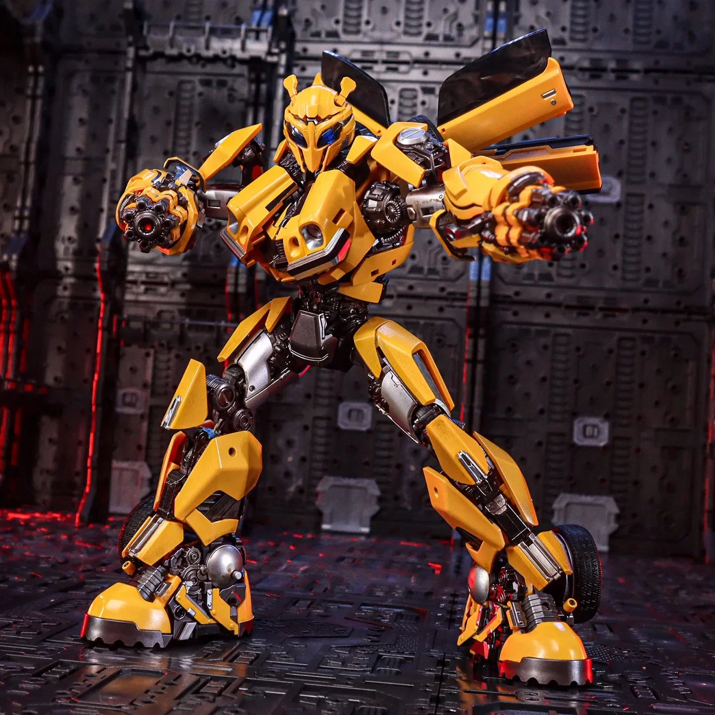 Transforming Yellow Bee Toy Model Alloy Skeleton Moveable Car Person Collectible Action Figure 2cm High Precision Painting