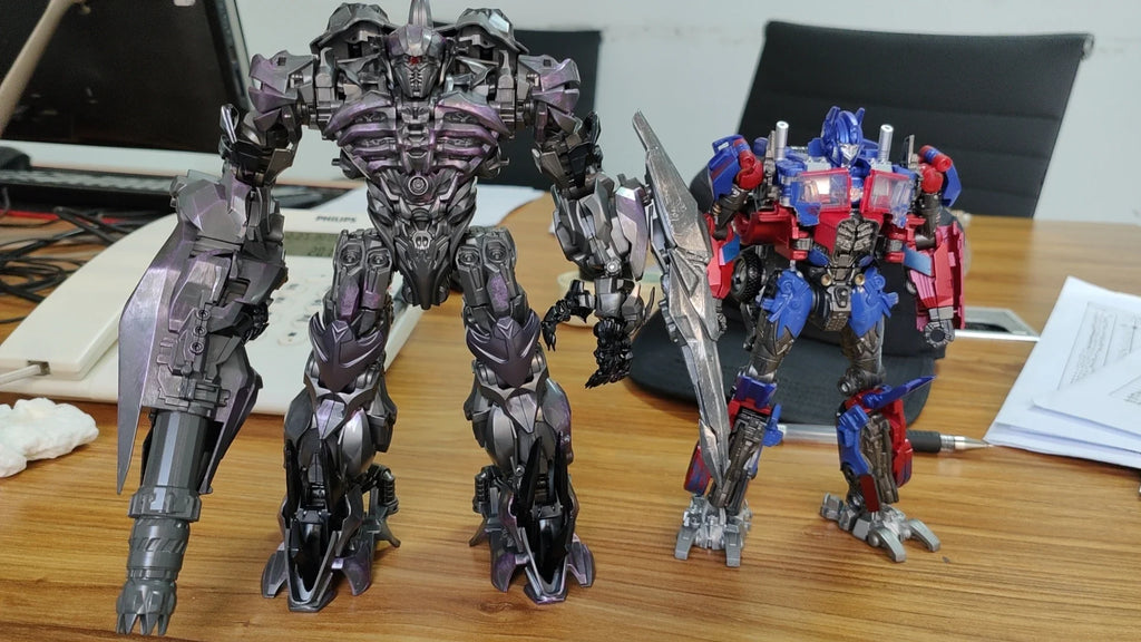 BAIWEI New 18CM Transformation Toys Movie 7 Robot Car Military Model SS56 Action Figures Classic Kids Gift TW-1028