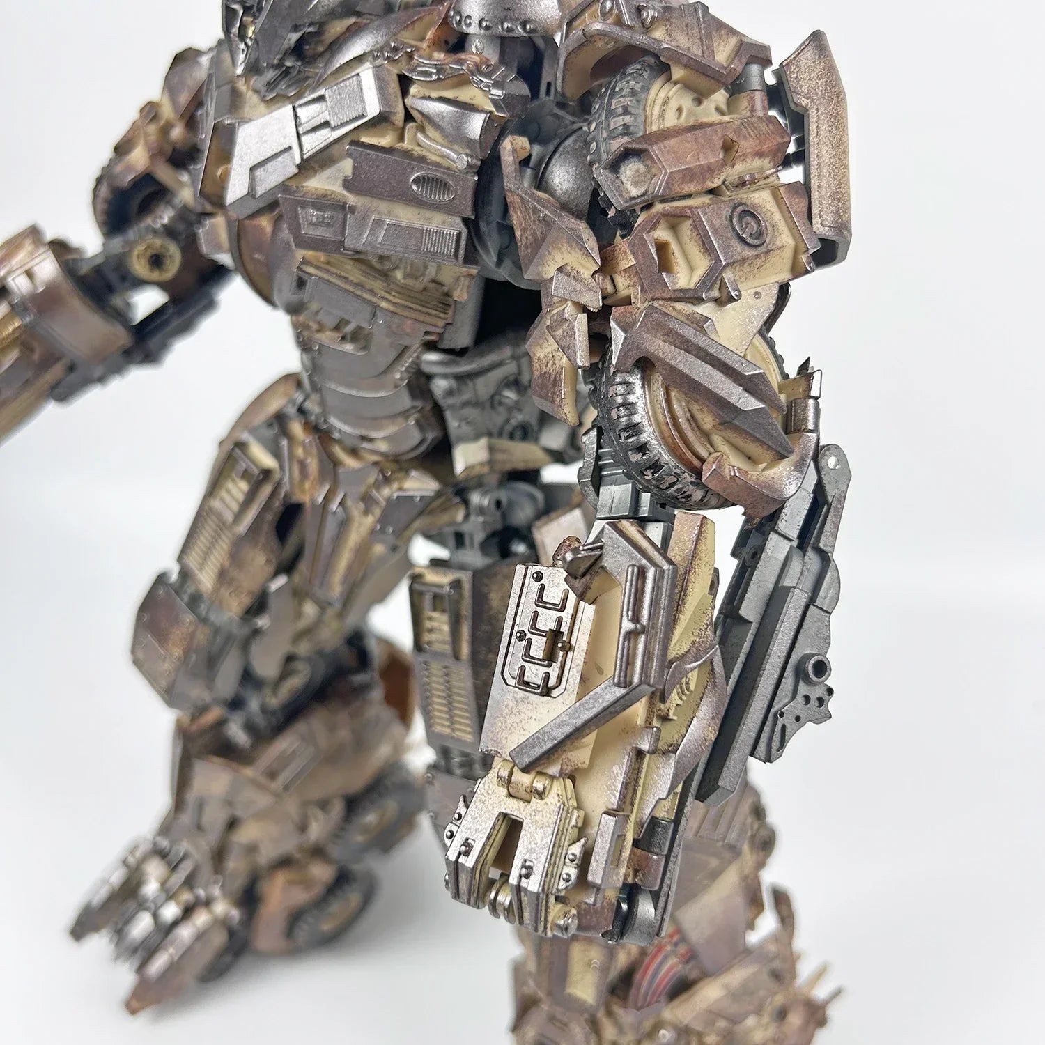 UT Transformion R-05 R05 33cm MG Tank Damaged Battle Damous Uniquetoys R 05 Robot Action Figure Collect Gifts