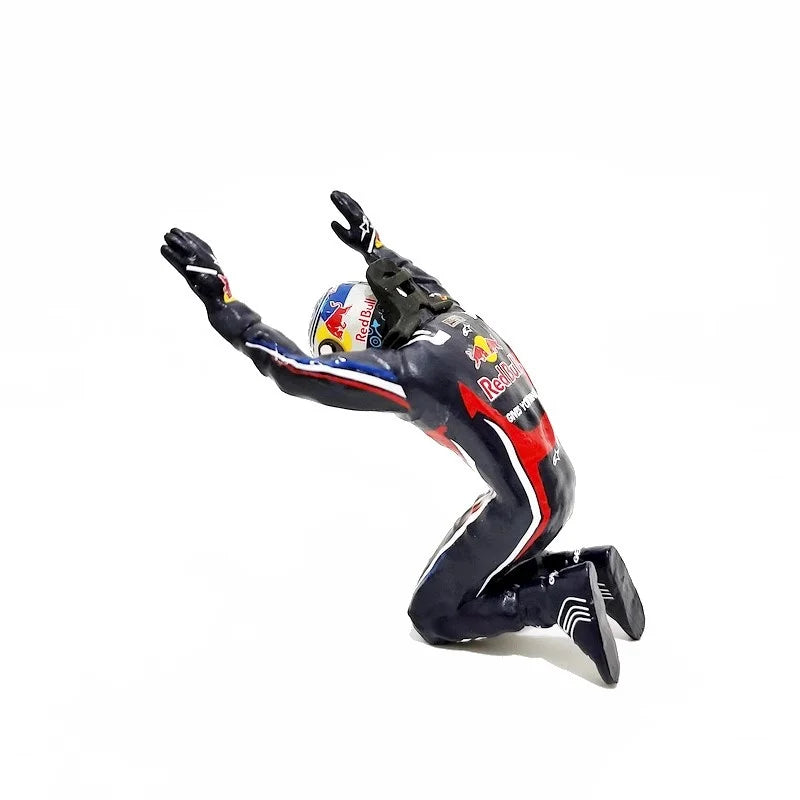 1:18 Scale 1Pcs Resin Model Scene Accessory Male Champion Driver Racing Car Racer Action Figure Fist Making Posture Display Toys