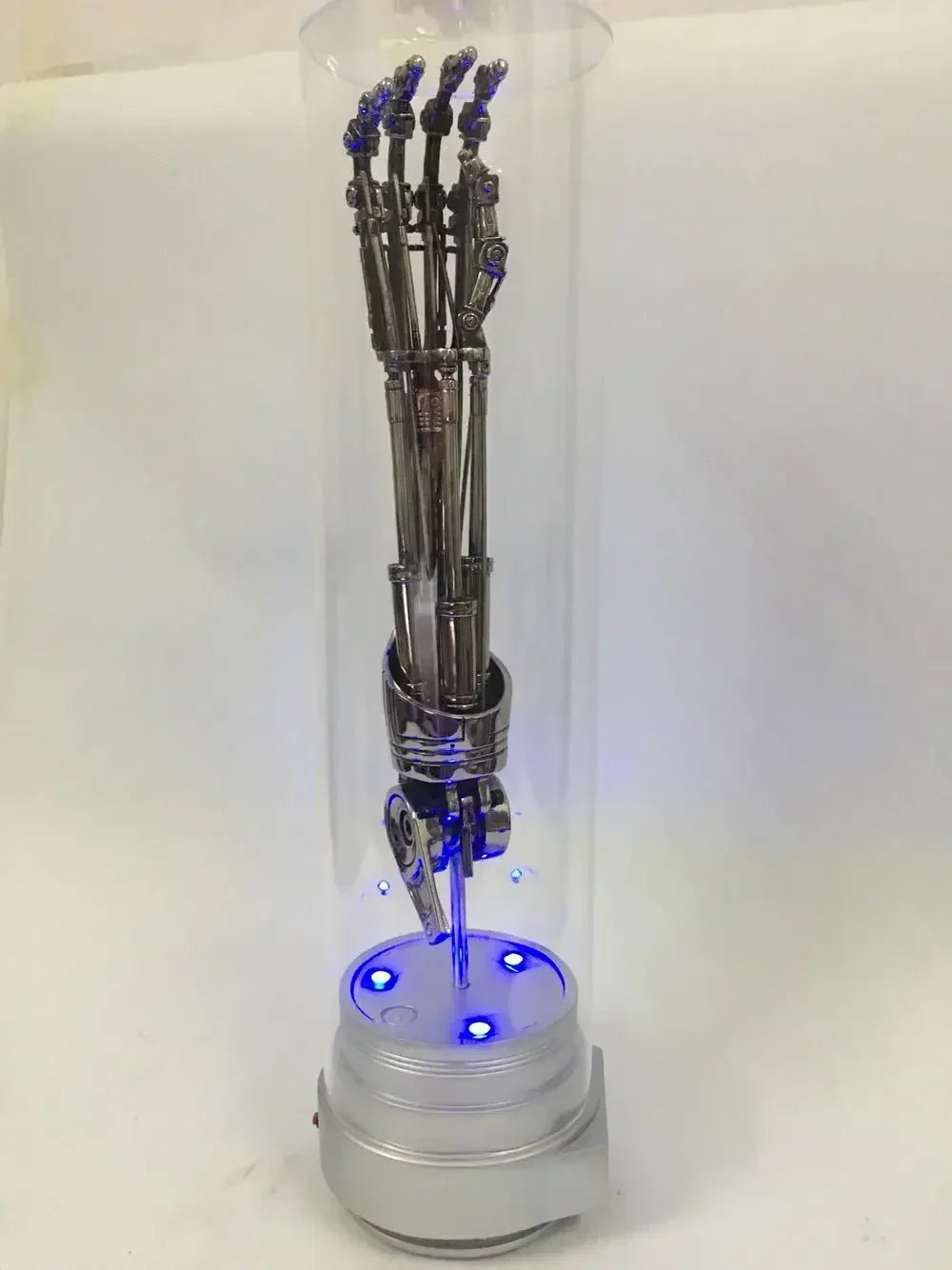 Standard Electroplated Resin Version Hand Model 1/1 Scale Terminator T800 Arm Electroplated Skull Decoration Collection Model