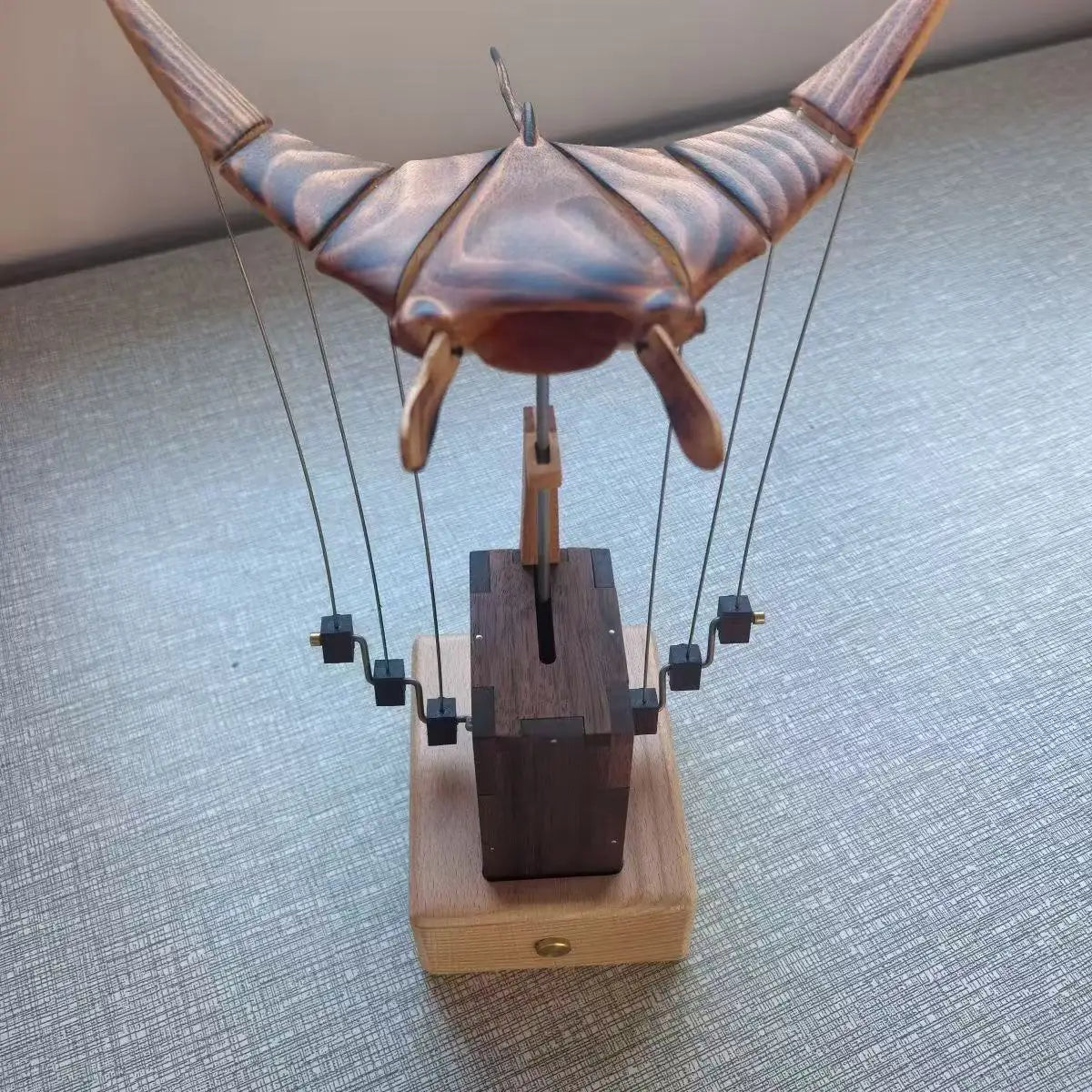 Artisan Wooden Manta Ray Automaton Handcrafted Mechanical Ocean Animal Ornaments Hand-Cranked Kinetic DIY Puzzle Decoration