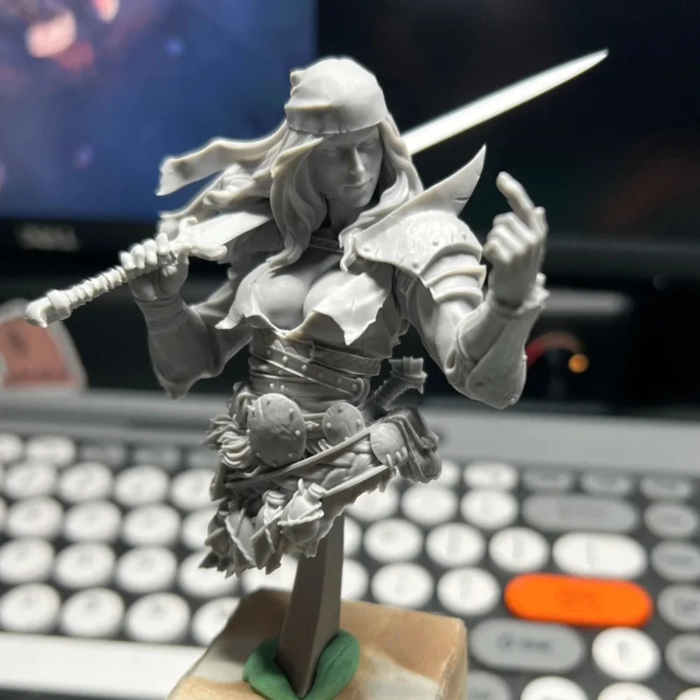 1/10 Woman Pirates Bust Resin Model Kit Unpainted Unassembled Girl Garage Kits DIY Self-assembly Coloring Figurines