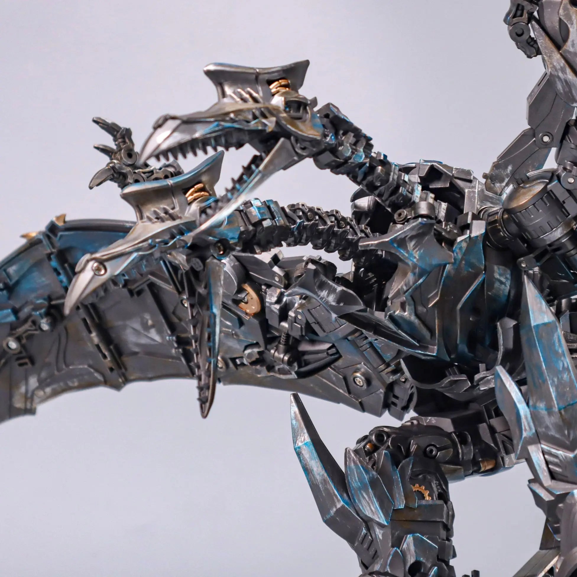 IN STOCK BAIWEI Transformation TW-1104 TW1104 Strafe Robot Swoop Action Figure 27CM