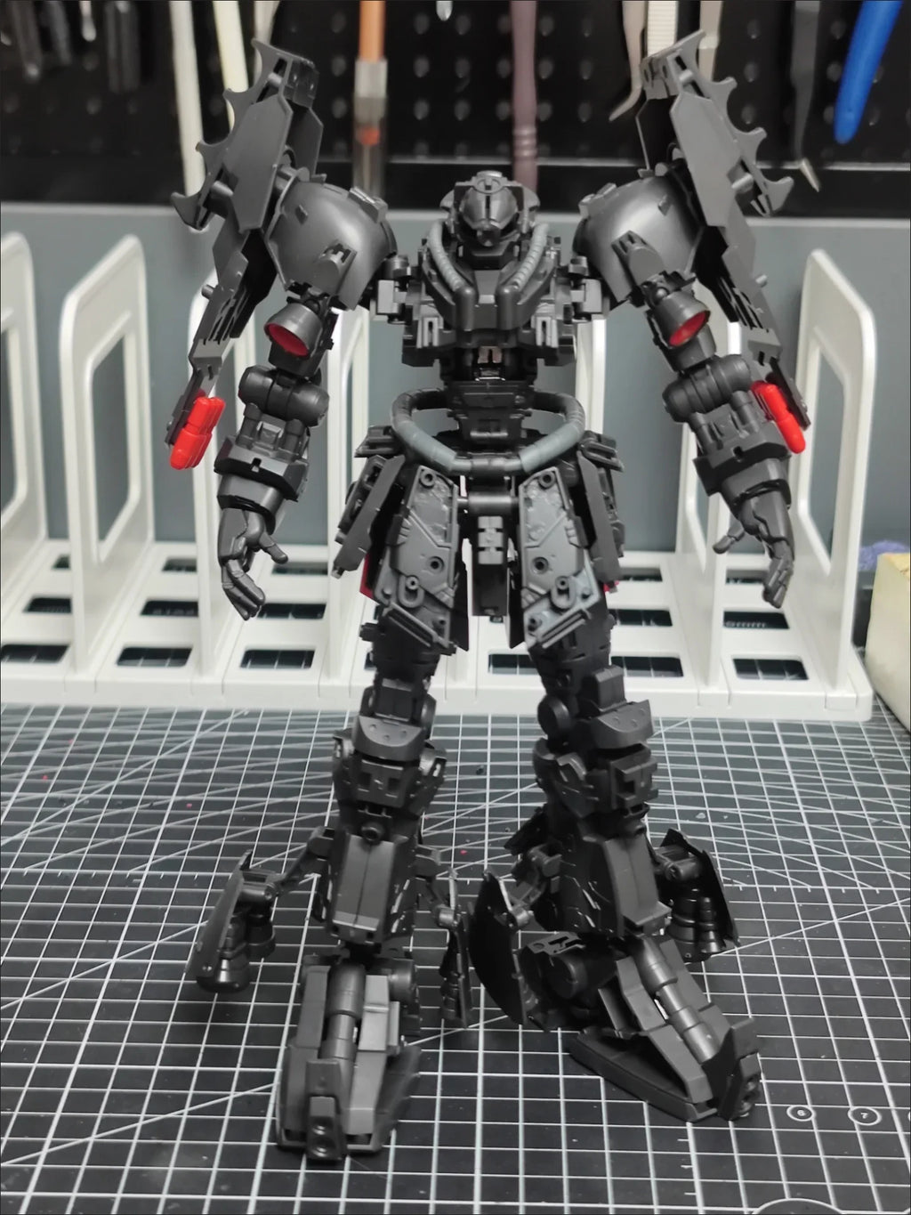 Hot Daban 8823 Mg 1/100 Scale Msn-03 Jagd Doga Red Color Assembly Model Kit Action Figure Customized Collectible Toys For Adults