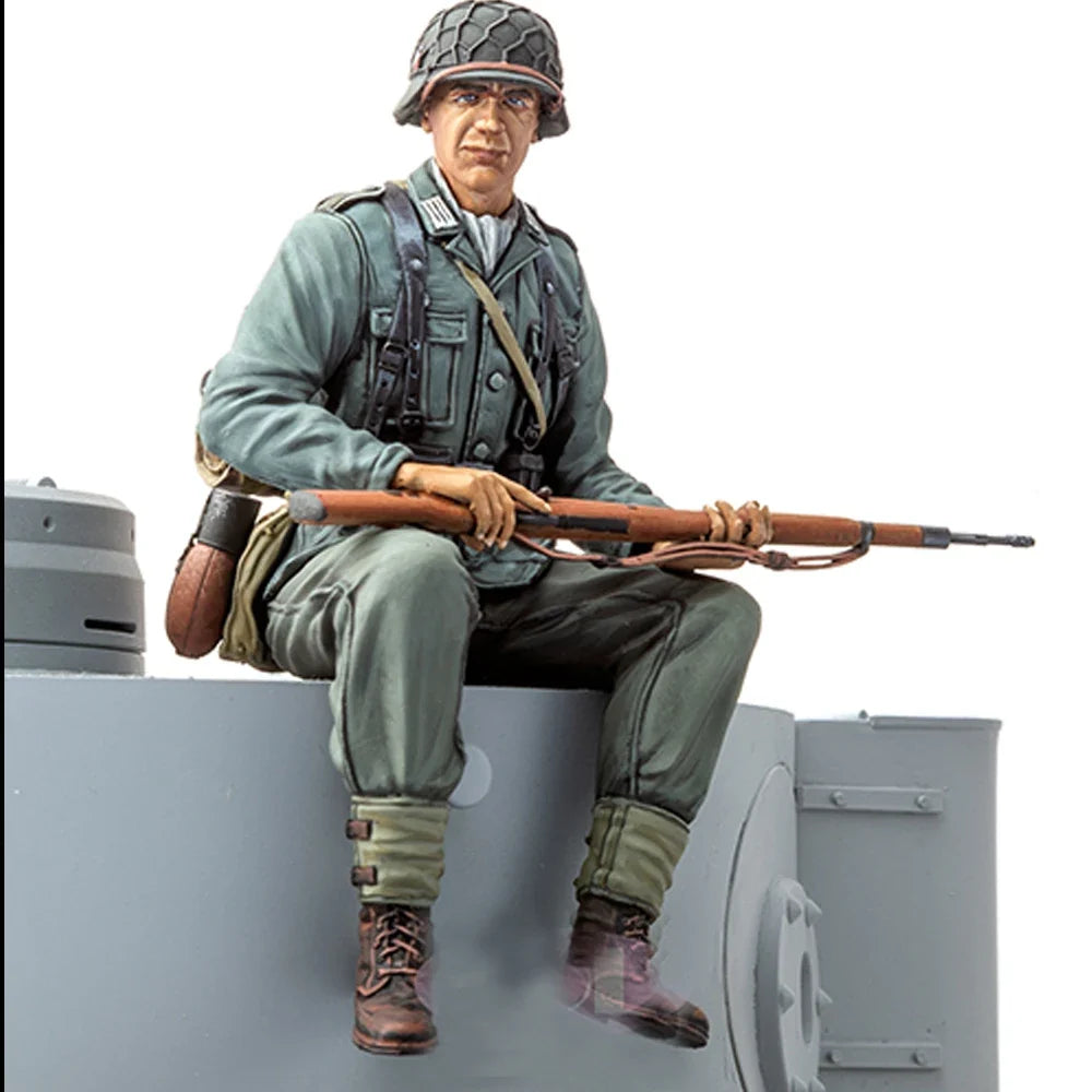 1/16 WWII Infantry, Standing posture, Resin Model figure soldier, WW2 Military themes, Unassembled and unpainted kit